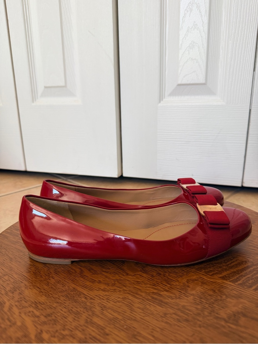 Salvatore Ferragamo Red Patent Vara Bow Varina Ballet Flats - Picture 7 of 9